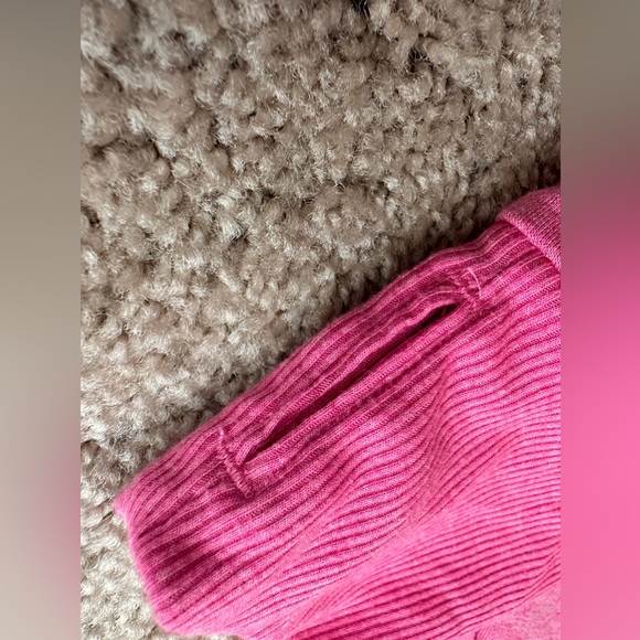 Pink hoodie/sweatshirt 11/13 - Picture 3 of 3